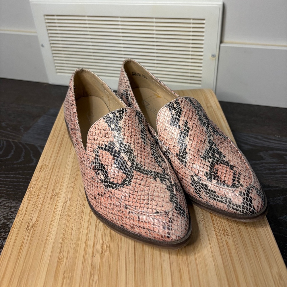 Pink/grey snakeskin loafers